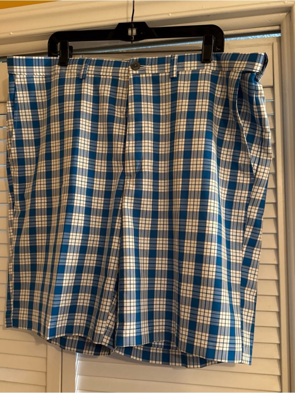 Haggar Blue and White Plaid Flat-Front Men’s Shorts